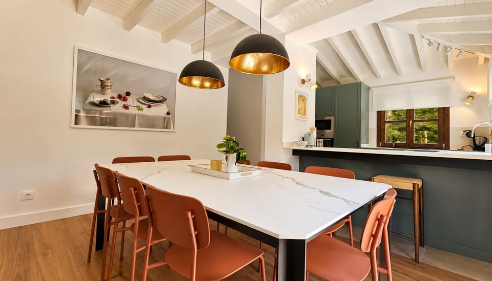 Kitchen or kitchenette,Dining area