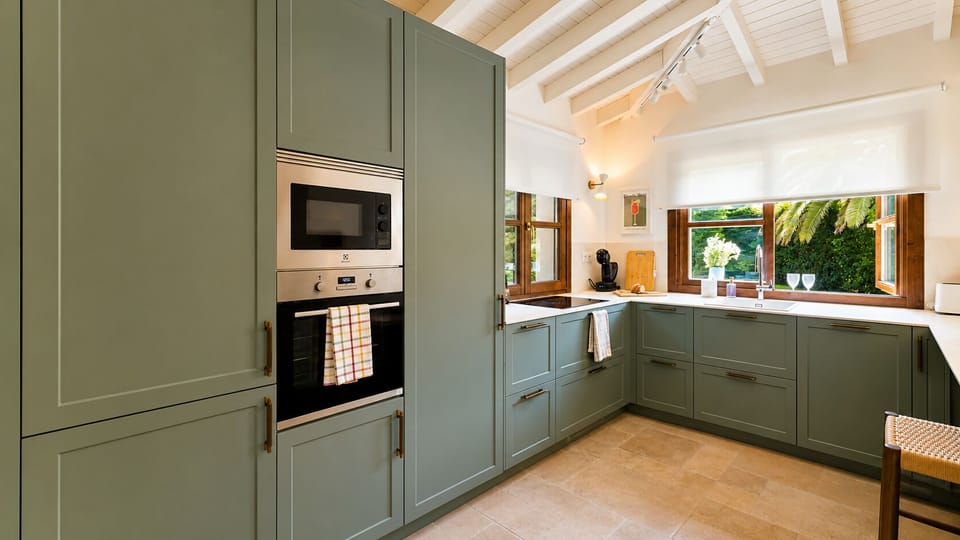 Kitchen or kitchenette,Garden view