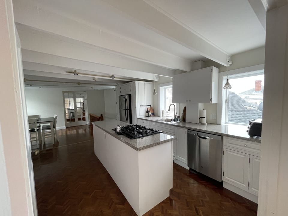 Full kitchen