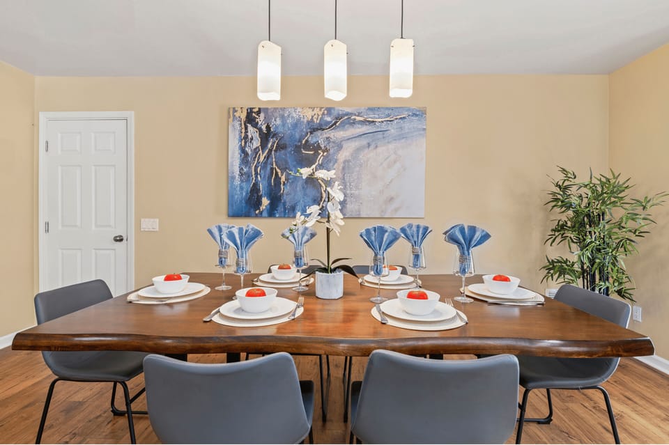 Dine in style! A bright, modern space designed for comfort and connection
