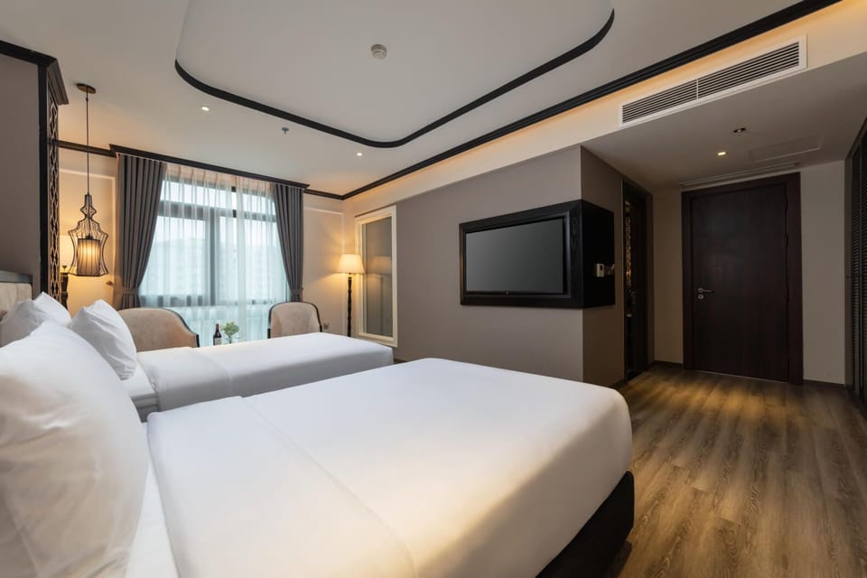 Executive Double Room | Minibar, in-room safe, desk, blackout drapes