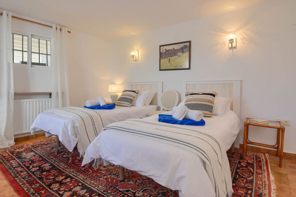 Bedroom with two single beds