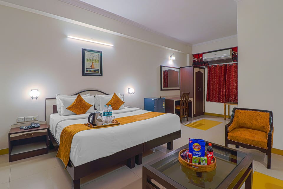 Royal Double Room | Desk, laptop workspace, blackout drapes, soundproofing