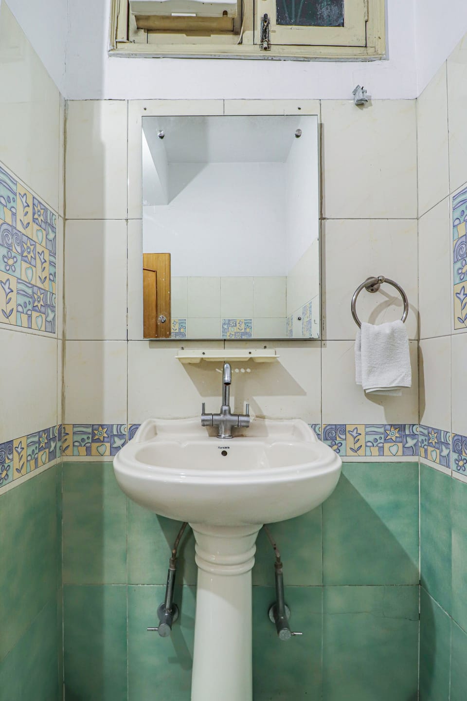 Royal Double Room | Bathroom | Combined shower/tub, rainfall showerhead, free toiletries, towels