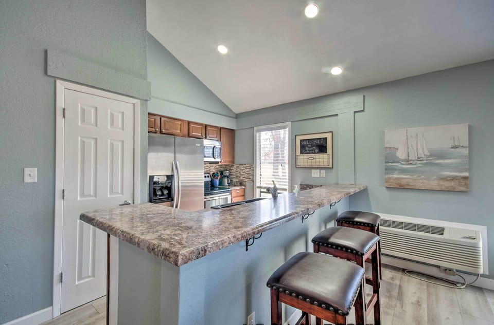 Fully Equipped Kitchen | Stainless Steel Appliances | 3-Person Breakfast Bar