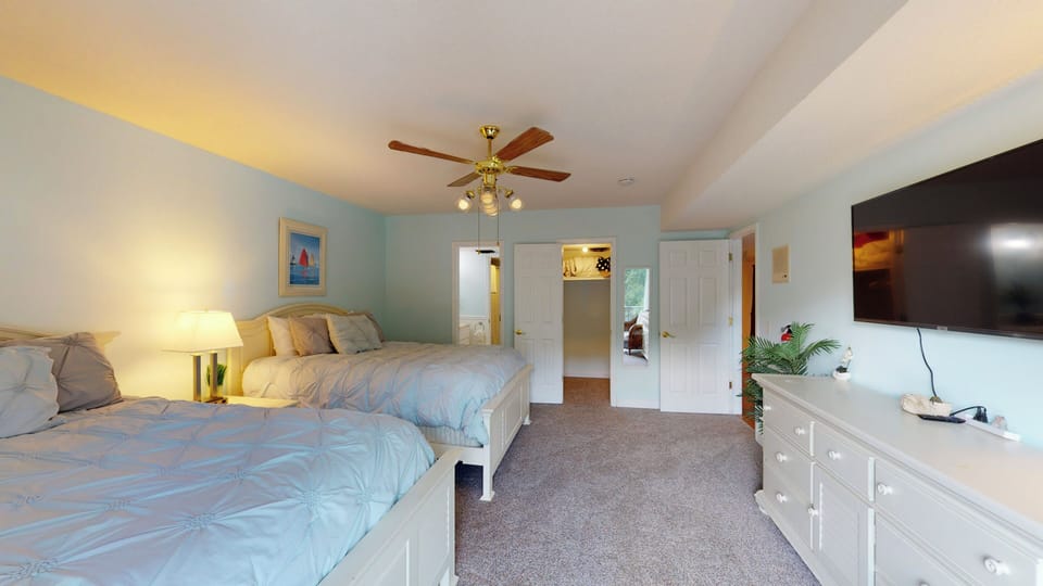 Bedroom 3 - 2 queen beds