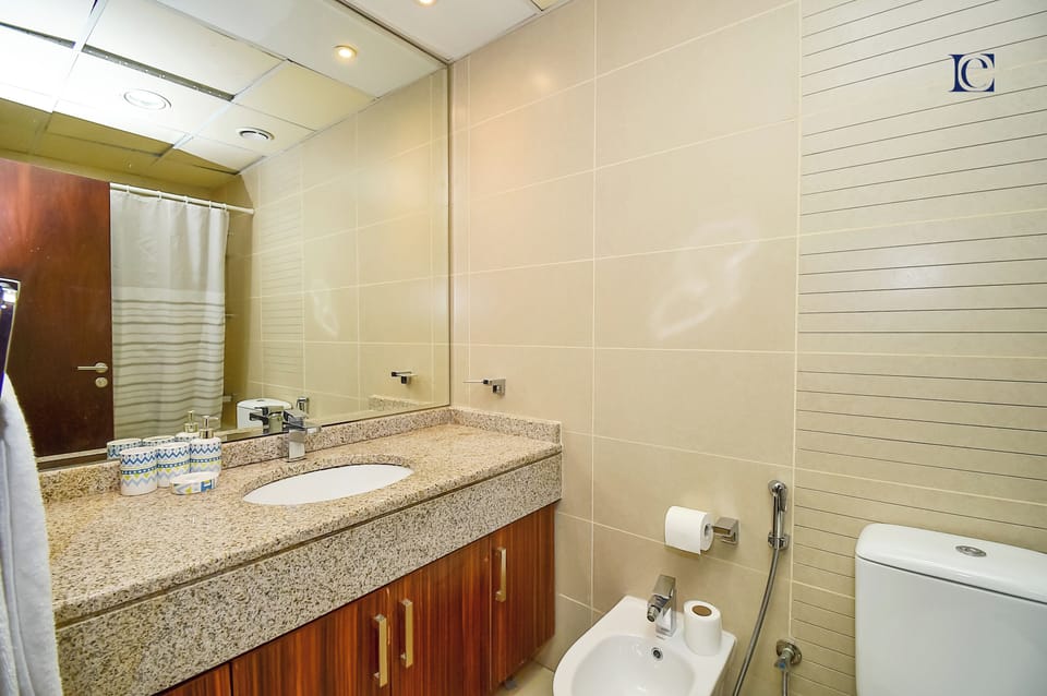 Studio | Bathroom | Free toiletries, hair dryer, towels, soap