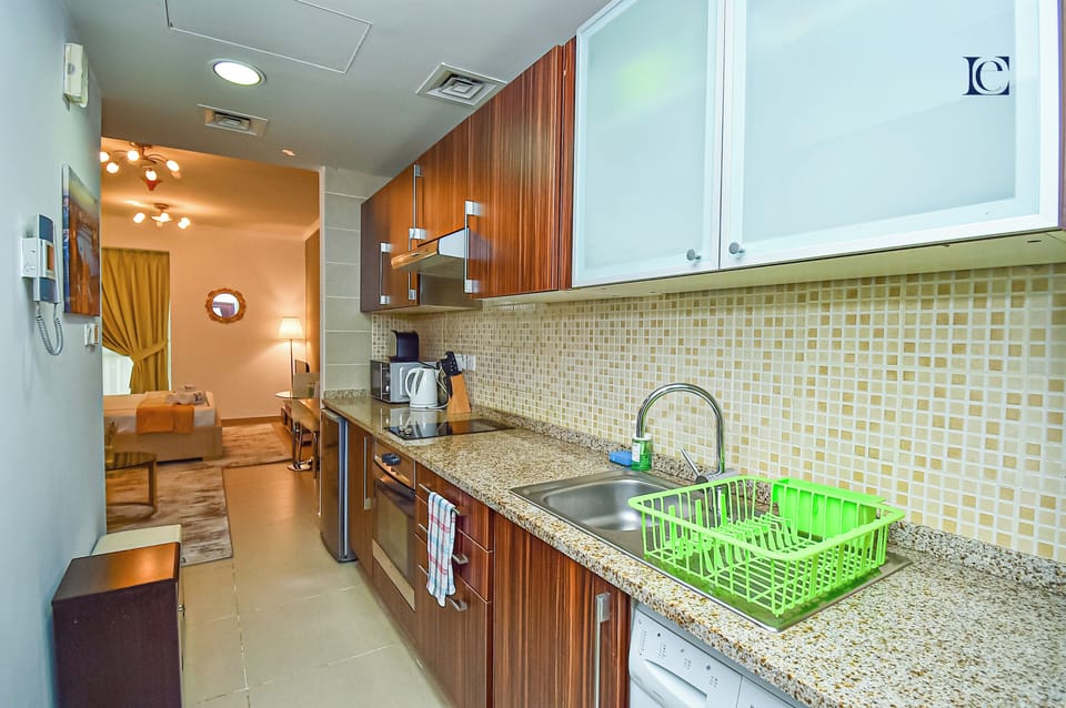 Studio | Private kitchen | Full-size fridge, microwave, oven, stovetop