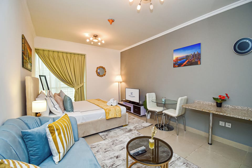 Studio | Living area | 41-inch Smart TV with cable channels, TV