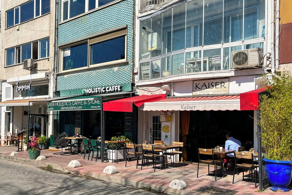 Cafés and restaurants on the doorstep