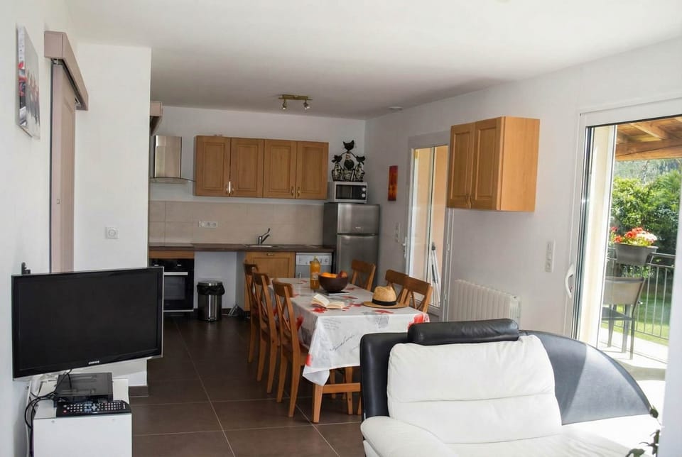 ombrebleuedufiguier-gîte-cerisiers-séjour