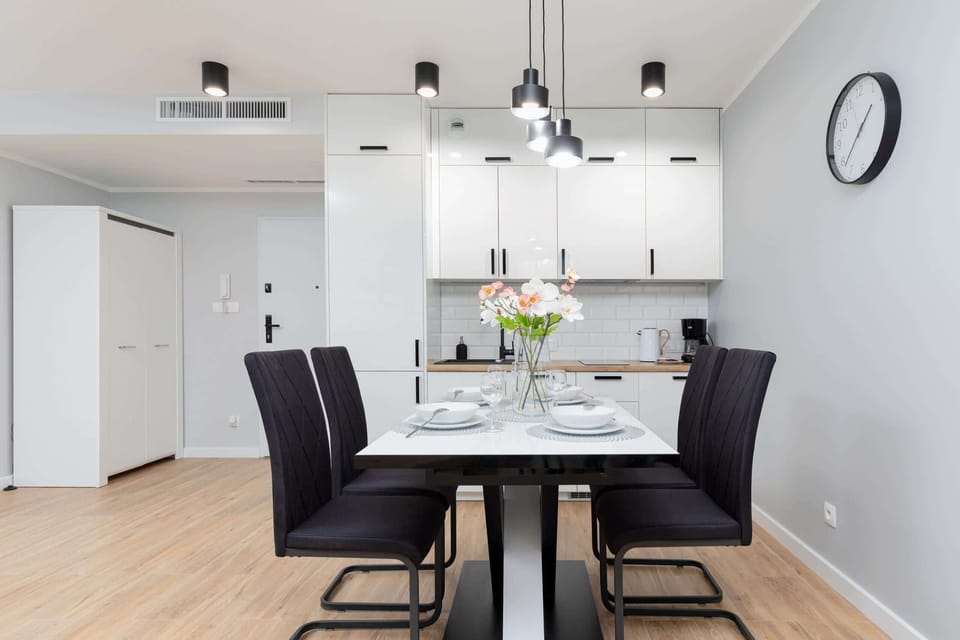 Fully equipped kitchenette. 