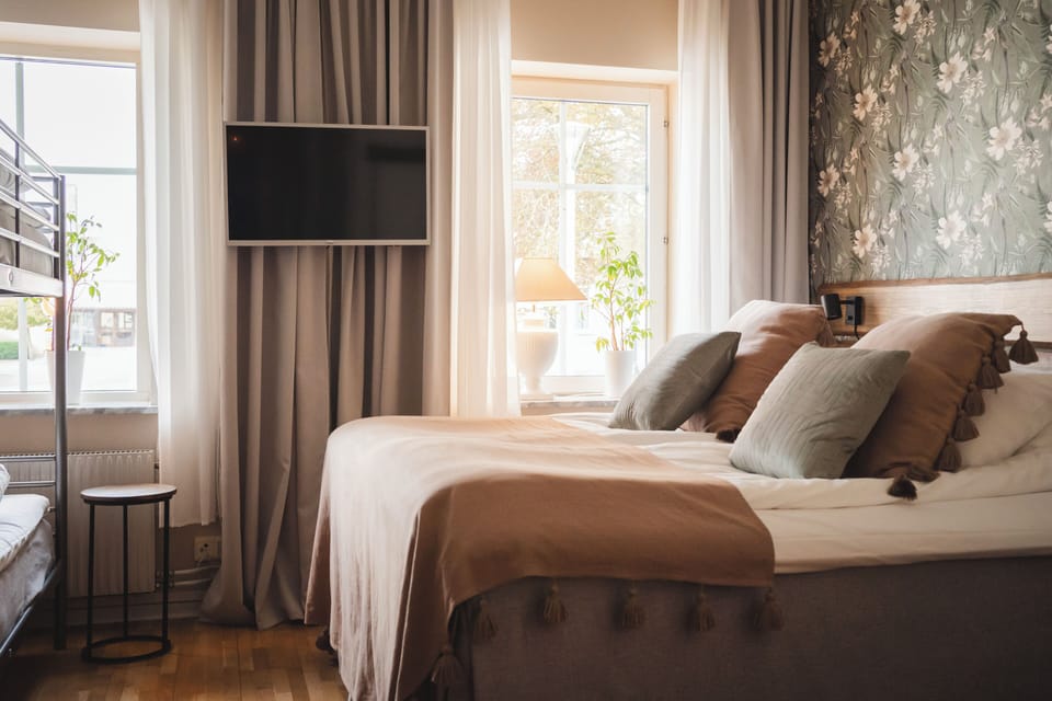 Quadruple Room | Individually decorated, individually furnished, desk, laptop workspace