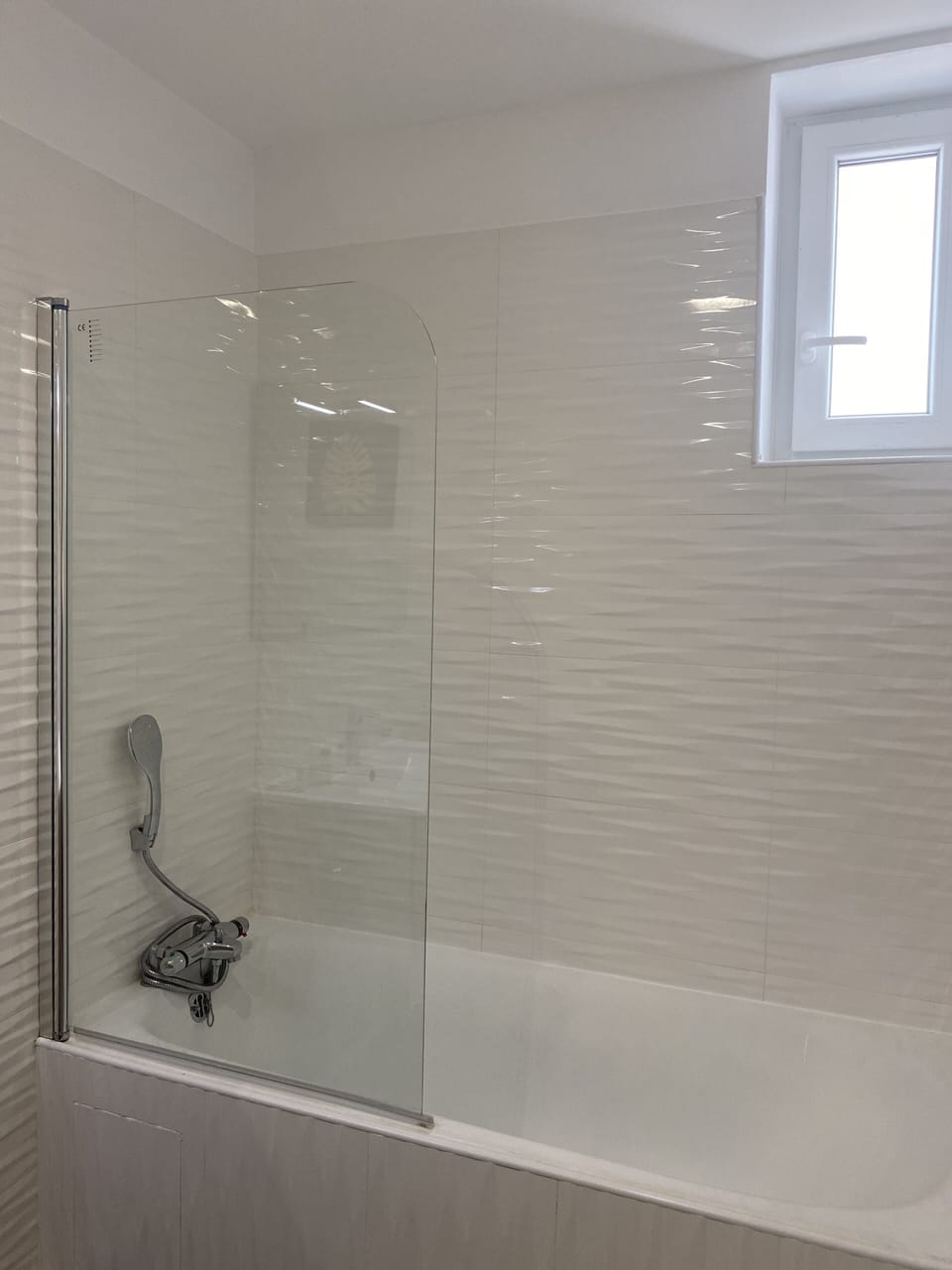 Comfort Twin Room | Bathroom | Free toiletries, hair dryer, towels