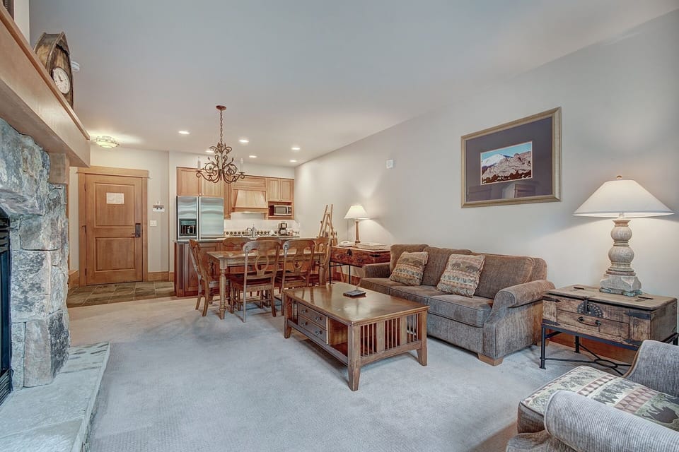 Condo, 1 Bedroom | Living area