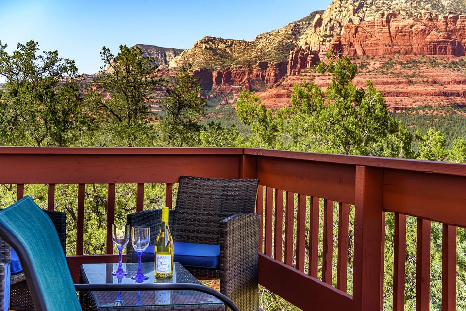 Another relaxing area to watch the sunset or enjoy your AM java w/beautiful view