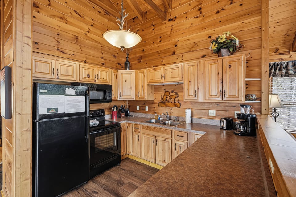 Fully equipped kitchen with appliances, cookware & more