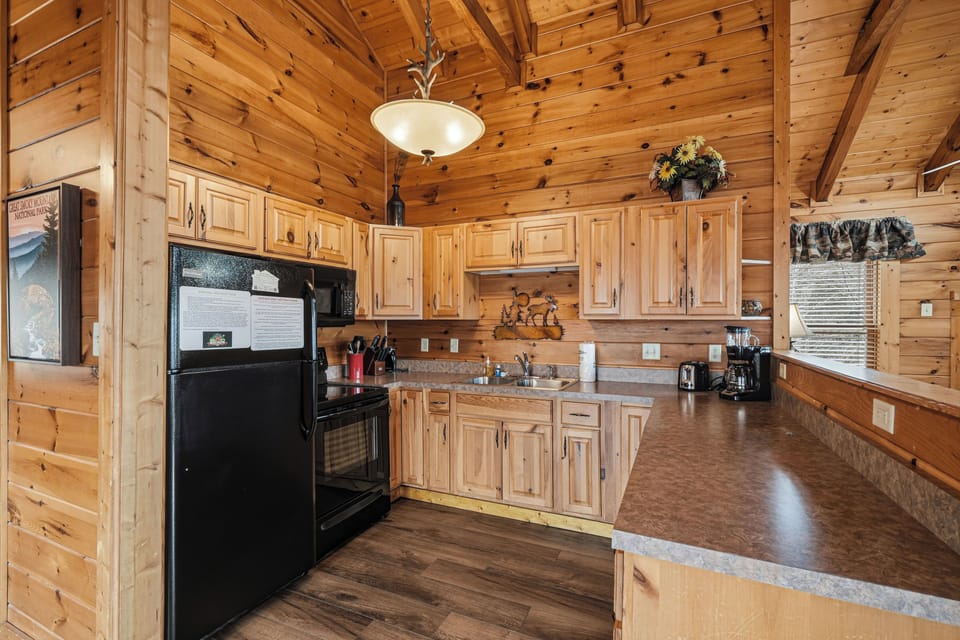 Fully equipped kitchen with appliances, cookware & more