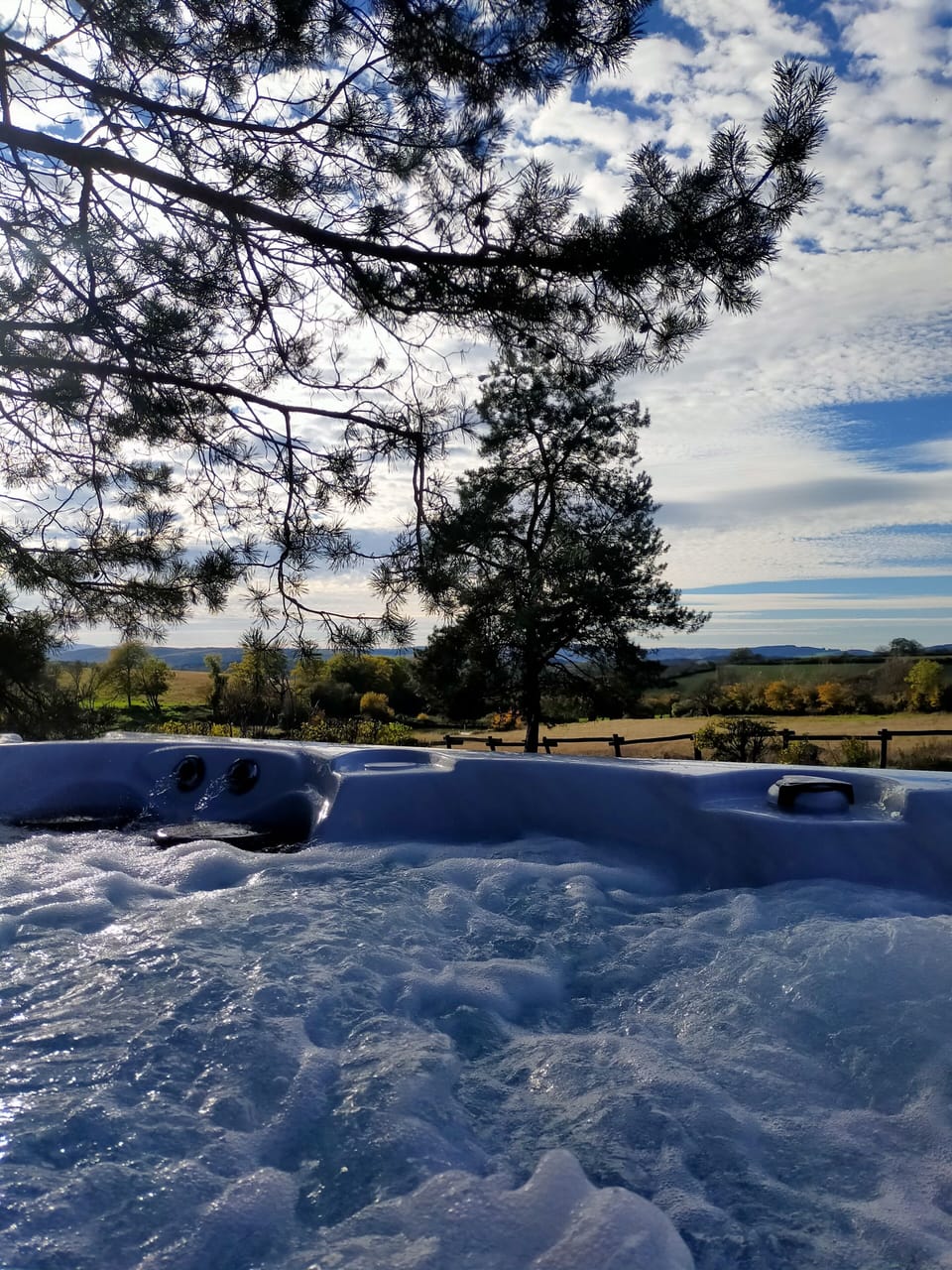 Outdoor spa tub