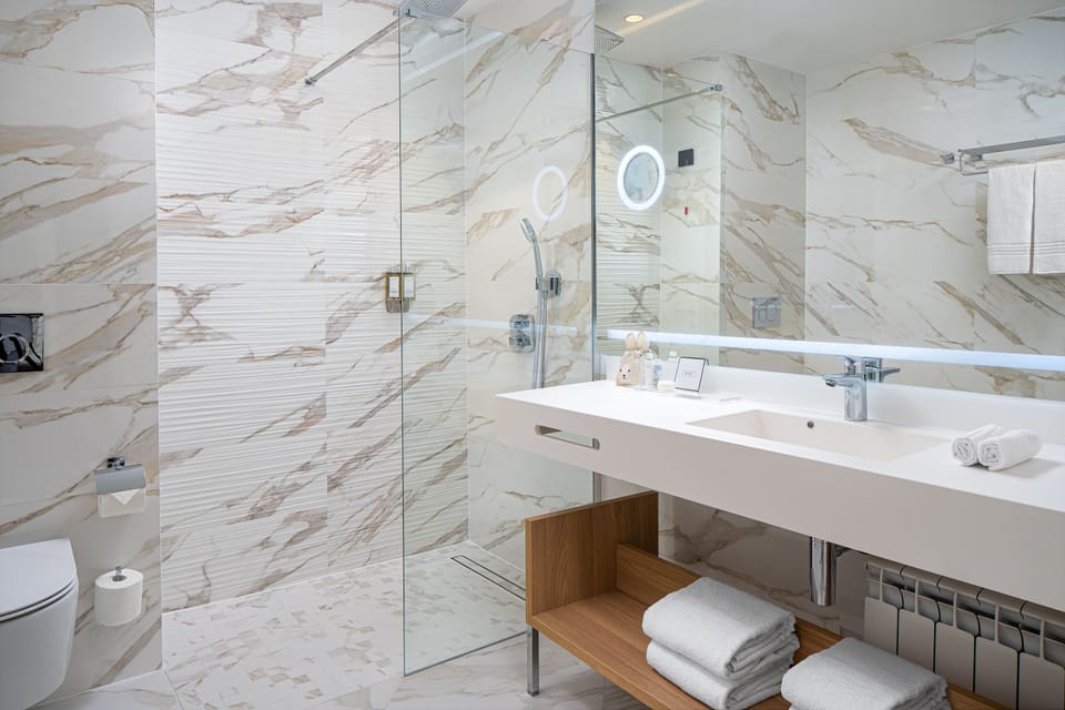 Suite, 1 Bedroom, Balcony | Bathroom | Shower, free toiletries, hair dryer, bathrobes