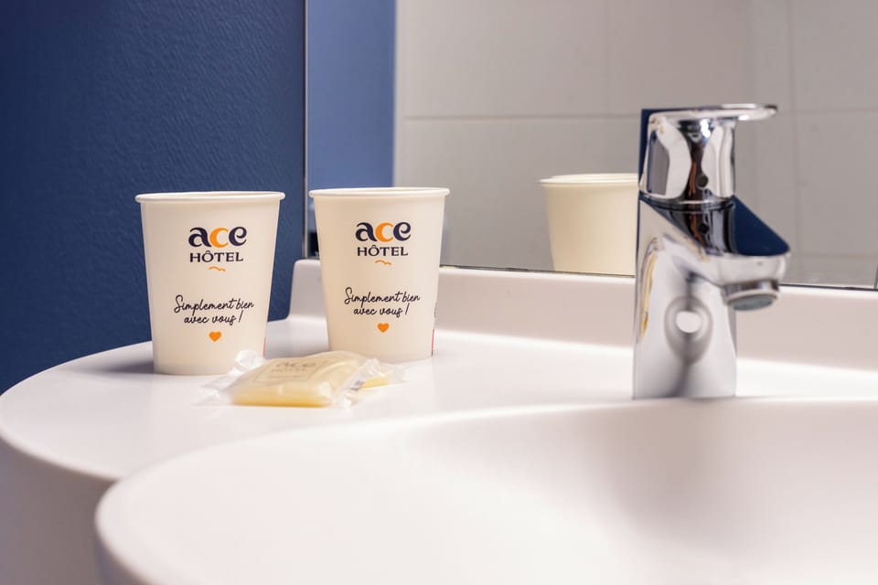 Shower, towels