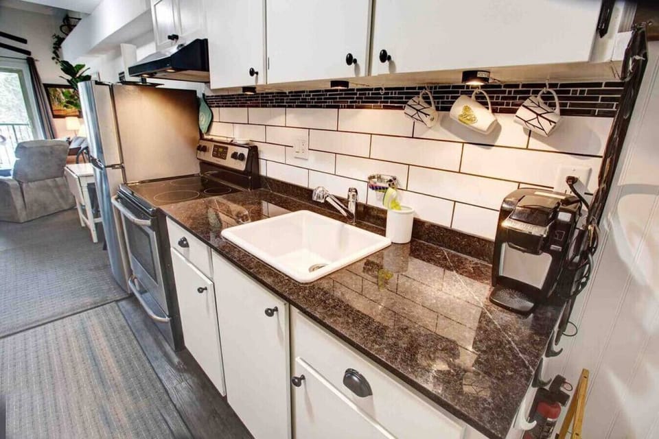`The perfect balance of luxury and value. We stayed five nights in this lofted bedroom condo, one bath with a full kitchen. Very clean and well cared for. Everything you`ll need is there`  Travis & Tonia (Vancouver, WA)