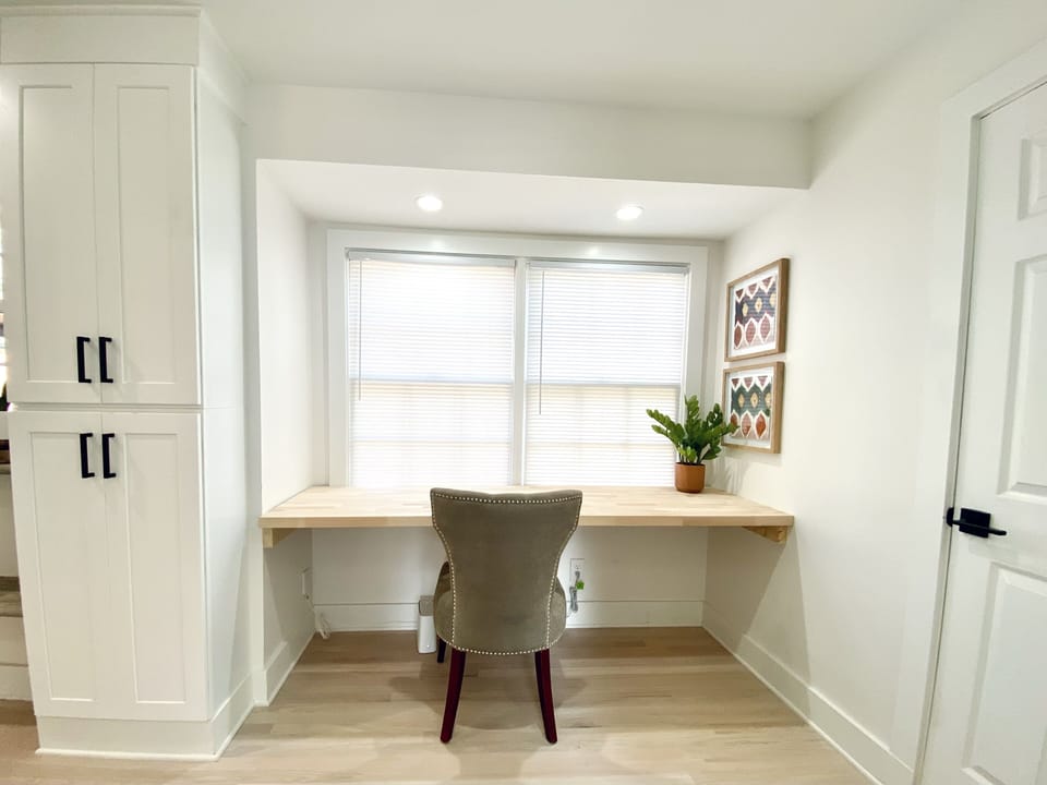 Office Workspace with fast speed fiber internet.