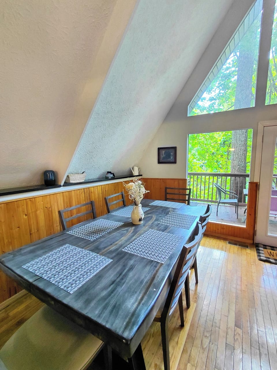 Dining Table with Seating for 6 People