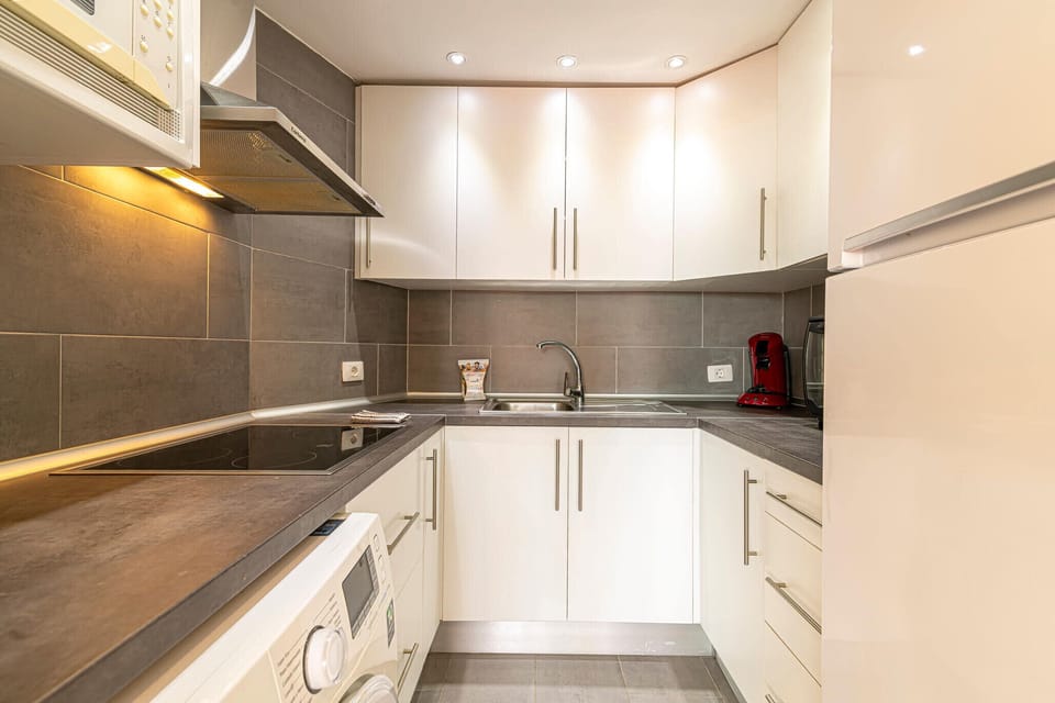 Have coffee! Want to cook a good little Spanish dish! The kitchen is yours.