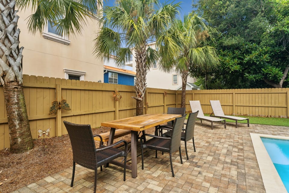 Outdoor Dining for 6