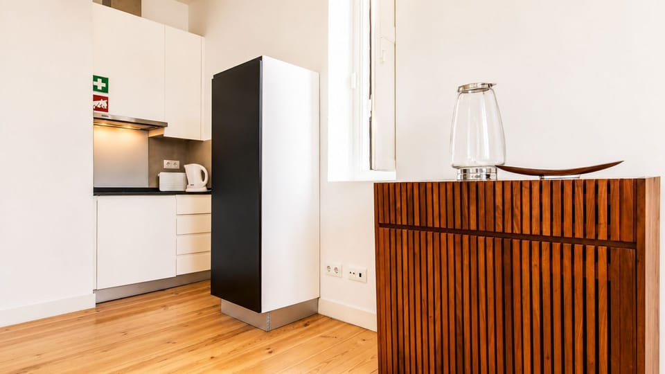 Start your day with a freshly brewed coffee or a quick breakfast prepared in this sleek, compact kitchen, designed for ease and efficiency. The thoughtful layout provides everything you need to feel at home. #CompactKitchen #ModernDesign #BreakfastNook #E