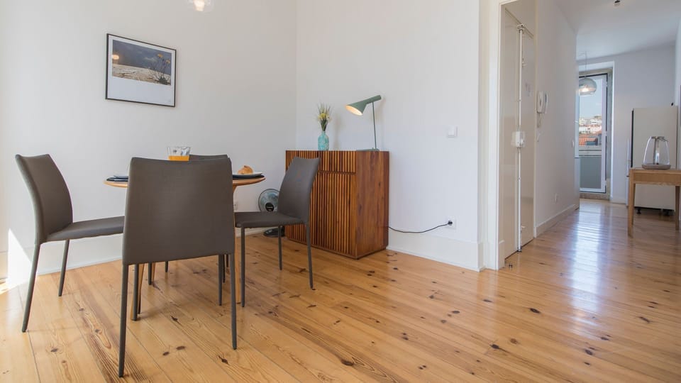 "Location was great! Everything you need was within walking distance. Our host kept the space clean and tidy and we thoroughly enjoyed ourselves. Would definitely recommend!"
