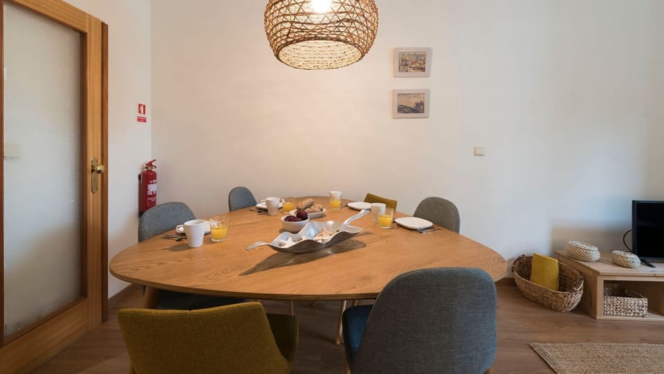 Gather around this uniquely shaped dining table, perfect for enjoying meals and creating lasting memories together.
#DiningArea #CozyDining #LovelyStay