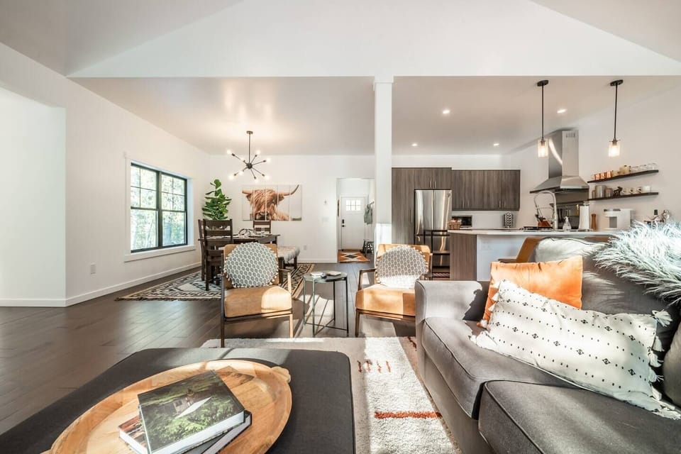 "Beautiful, comfortable home and well decorated." - review from Brandi, April 2022