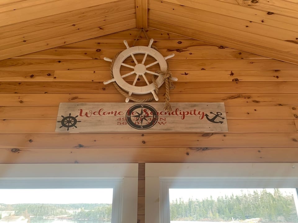 Couple's Retreat, Beautiful Boathouse on the Water. Cottage in Newfoundland and Labrador