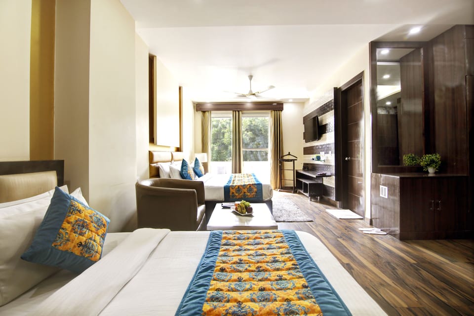 Suite | Egyptian cotton sheets, premium bedding, down comforters, minibar