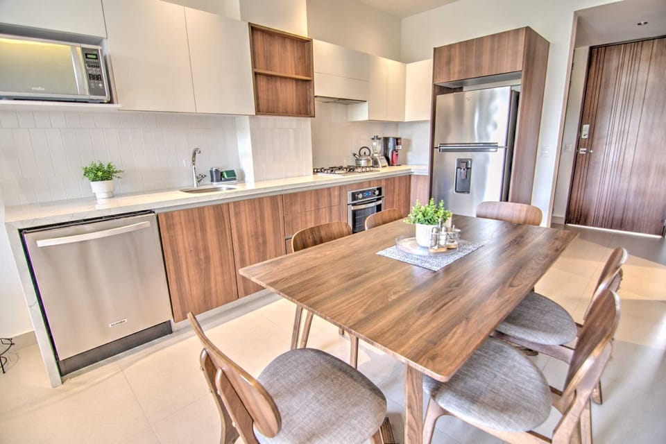 Kitchen & dining