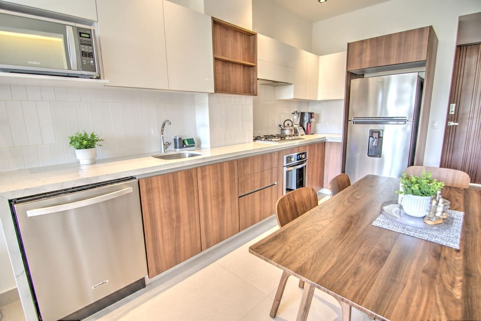 Kitchen & dining