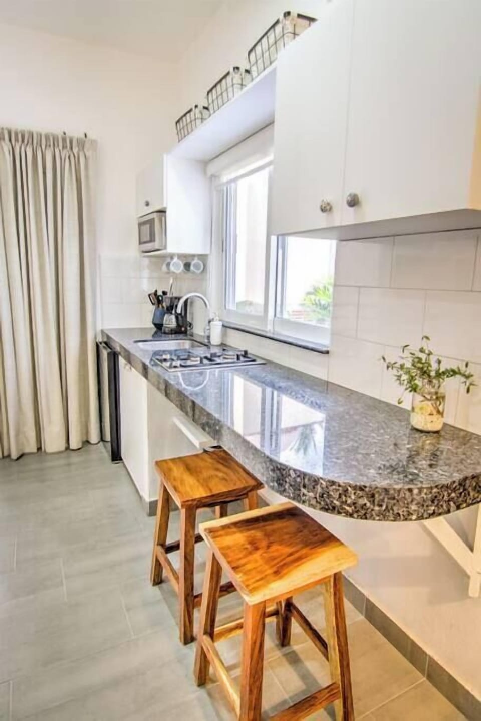 Fully equipped kitchen with drinking water provided for all guests