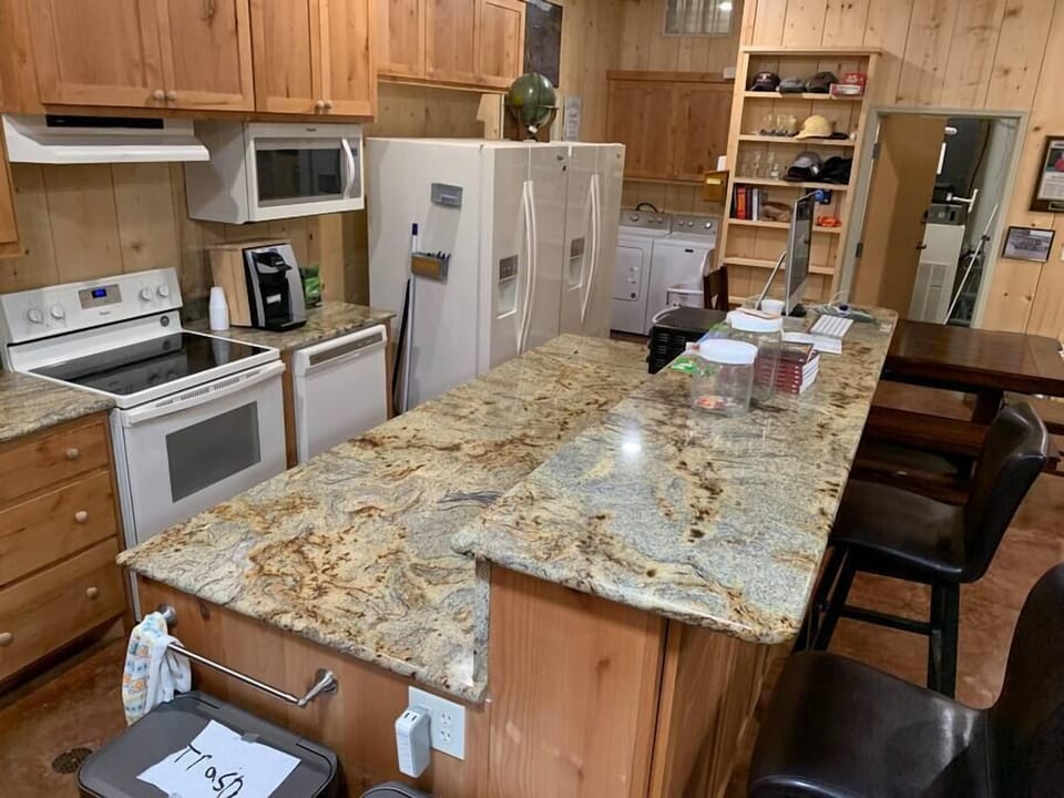 Lake Godstone Lodge Kitchen (2)