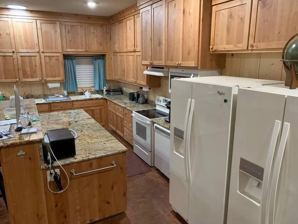 Lake Godstone Lodge Kitchen (1)