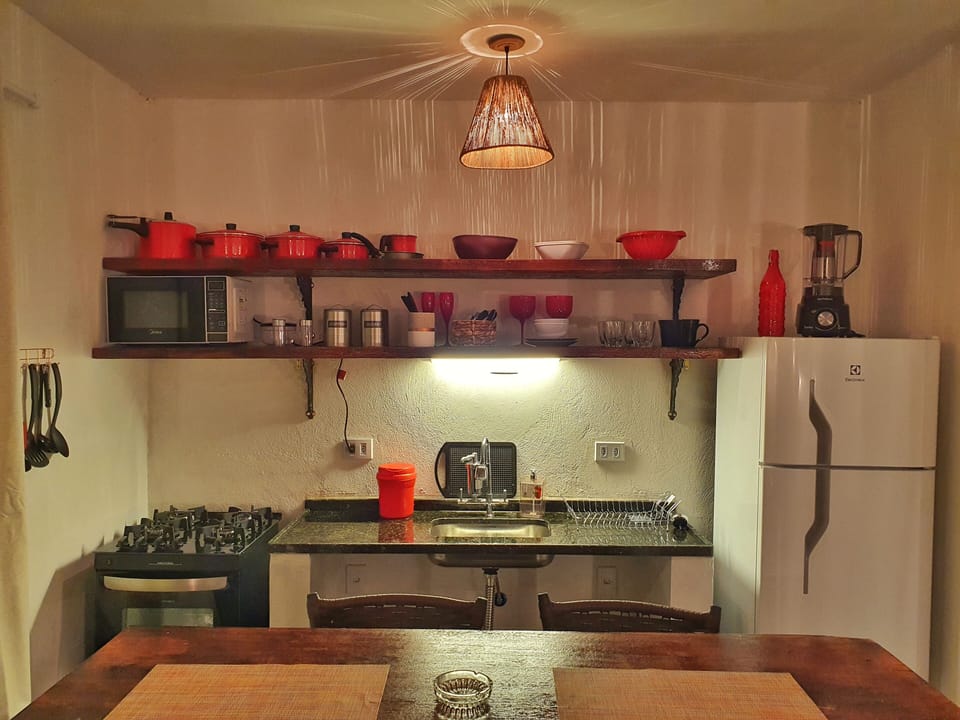 Full-size fridge, microwave, oven, stovetop
