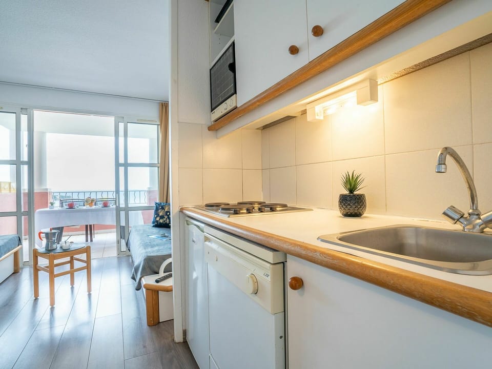 Kitchen Sink, Furniture, Cabinetry, Building, Tap, Sink, Countertop, Plumbing Fixture, Kitchen, Window