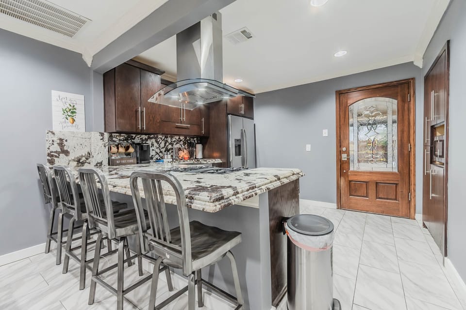 seating area at the kitchen island