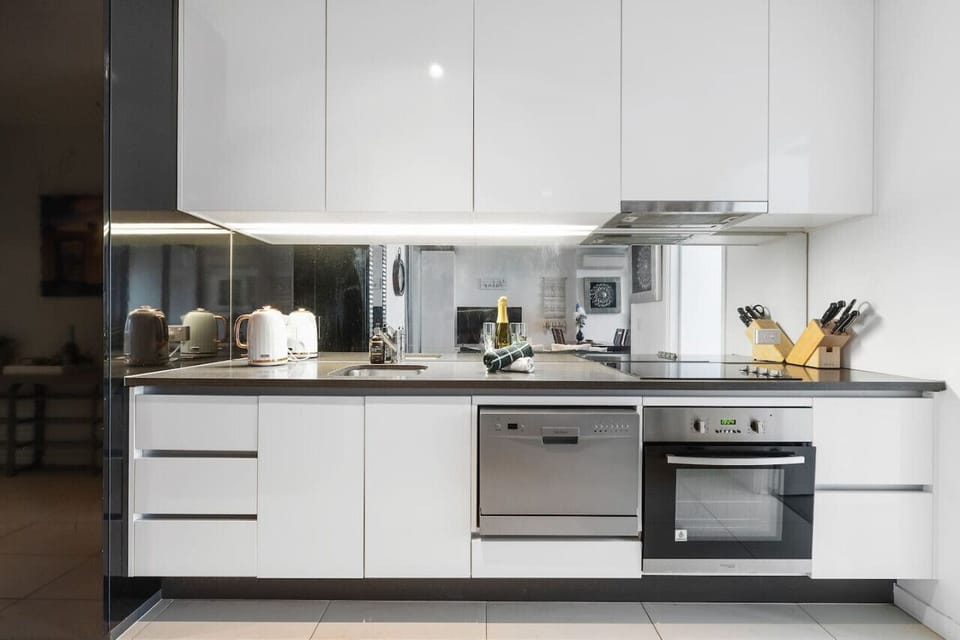 Fully epuipped kitchen:- Everything you need to cook a meal- Dishwasher- Microwave is on top of the fridge/freezer