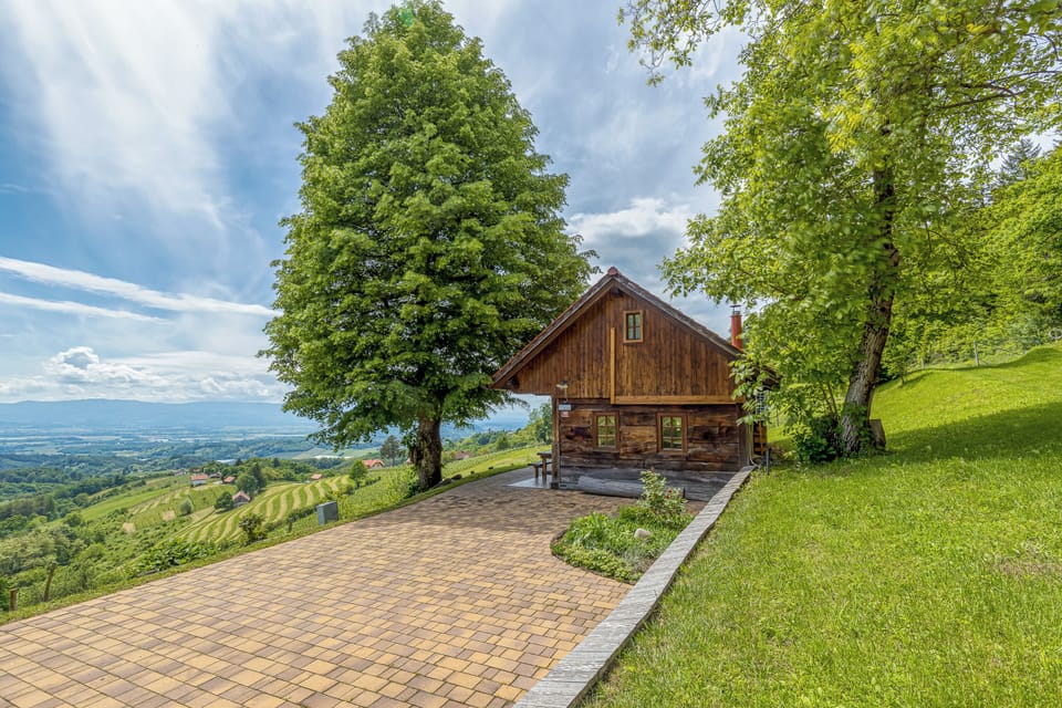 Family Chalet, Multiple Bedrooms, Mountainside (Rustic House With Lovely View) | Exterior