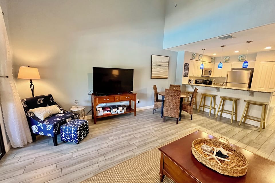Living/Dining area