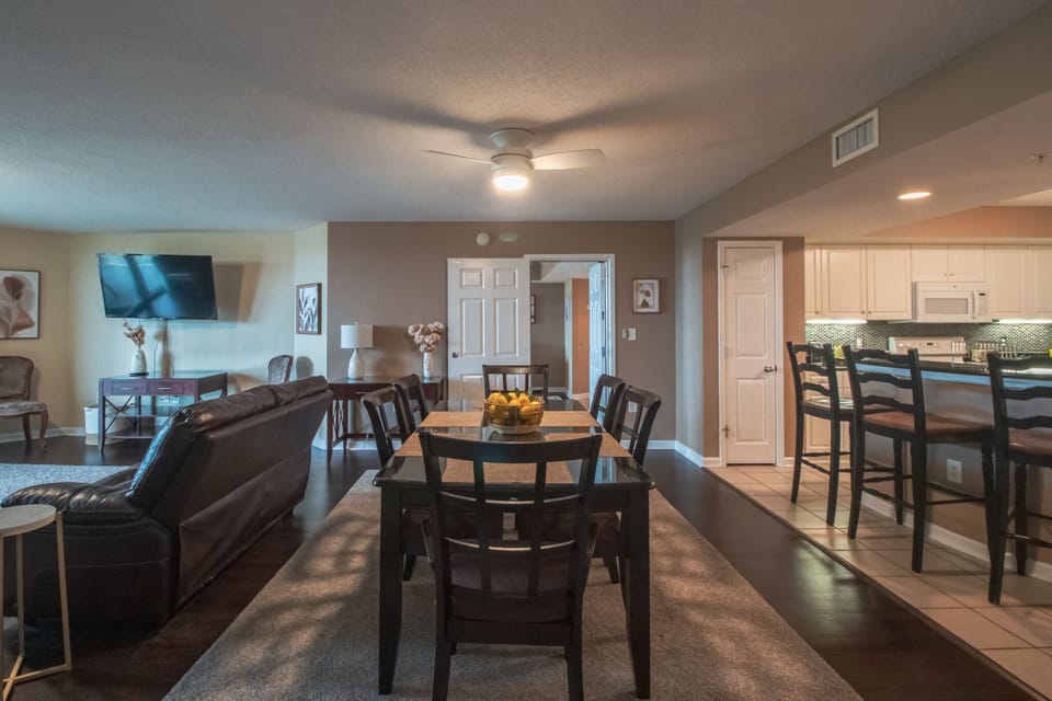 Dining Area in YCV 2204
