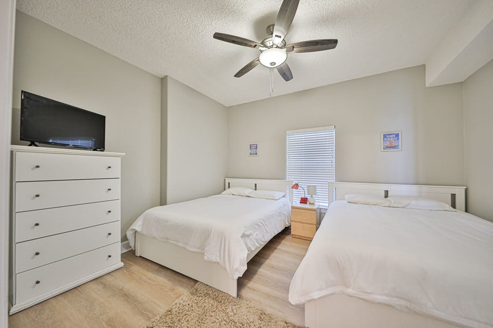 2nd bedroom with 2 queen size beds.