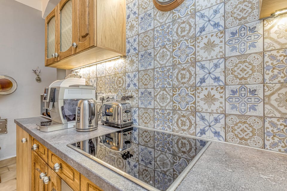 Family House, 2 Bedrooms, Fireplace (Treasure Of The Past) | Private kitchen | Fridge, microwave, stovetop, dishwasher
